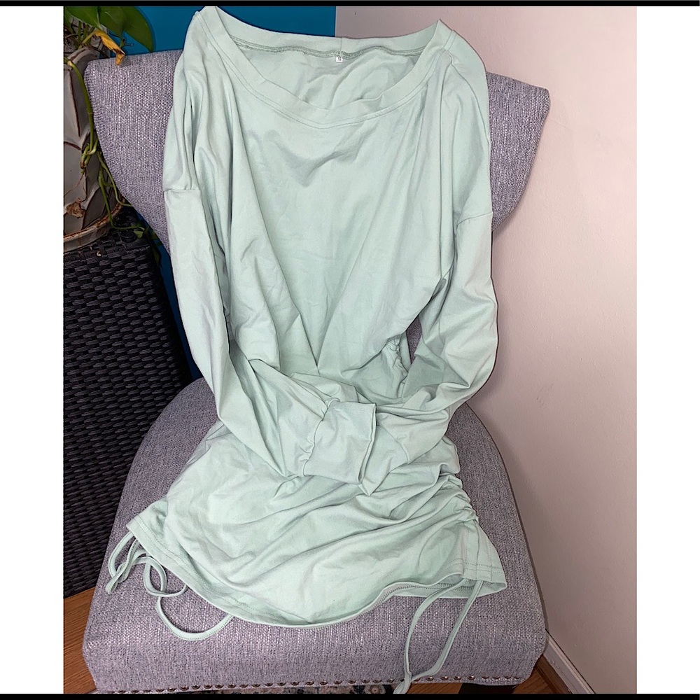 Long sleeve mint green drawstring dress